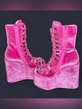 BNWOT! 1 of a KIND SAMPLE  Hot Pink Velvet Lace-Up Platform Boots w rhinestones